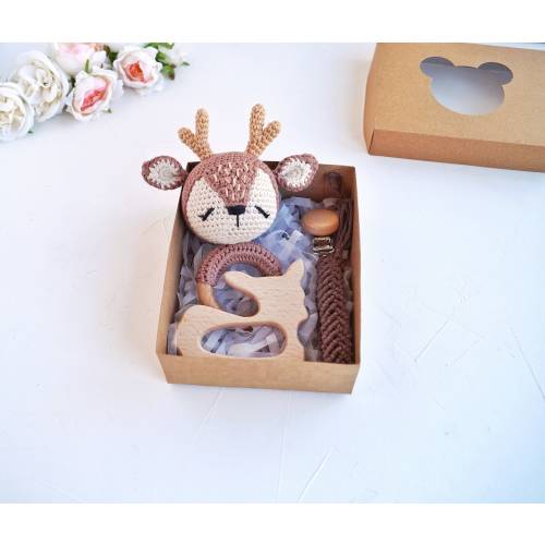 Deer baby toy with macrame holder, Woodland baby shower gift set, Personalized wooden grabber toy