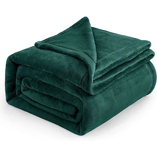 Bedsure GentleSoft Fleece Blankets King Size Emerald Green - Bed Blanket Soft Lightweight Plush Cozy Fuzzy Luxury Microfiber, 108x90 inches