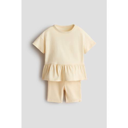 2-PIECE TOP AND SHORTS SET