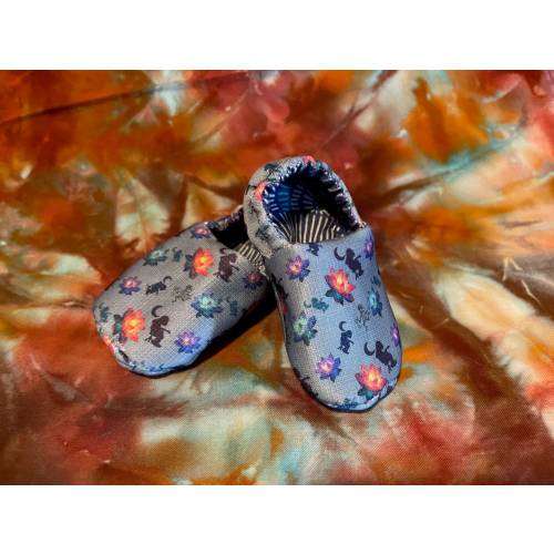 WSP inspired baby booties