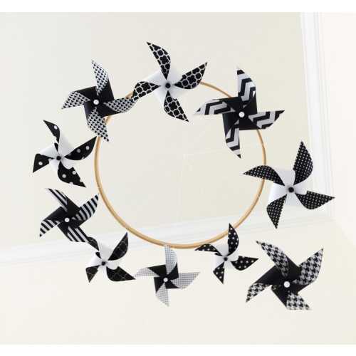 High Contrast Baby Mobile for a Modern Minimalist Nursery : Black and White