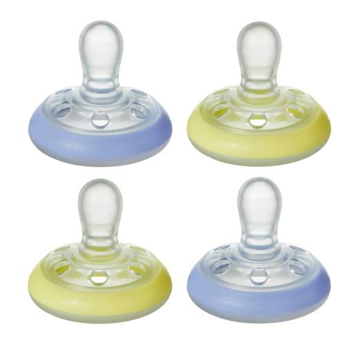 Tommee Tippee Breast-like Night Pacifier, 0-6 Months, 4 Pack, Glow in the Dark Paci, Breast-shaped Nipple for a Natural Latch, BPA-free, Newborn Essentials