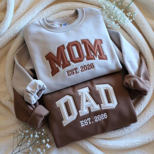 Embroidered Personalized Mom & Dad 2026 Sweatshirt, Custom Embroidery Parents Hoodie, Matching New Mom and Dad Gifts