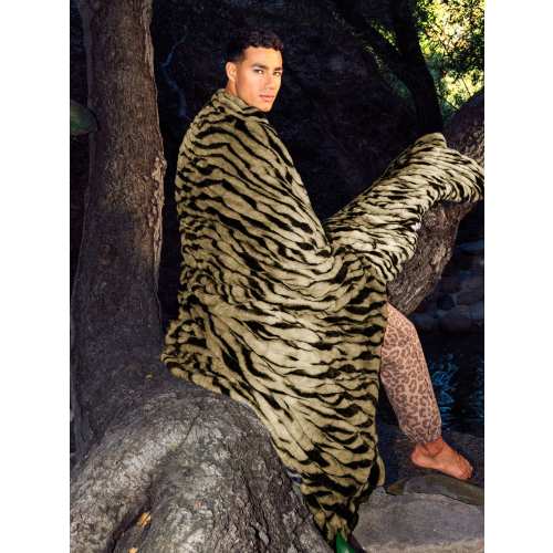 Dreamer Blanket | Super Soft, Cozy Oversized Blanket | Comfrt