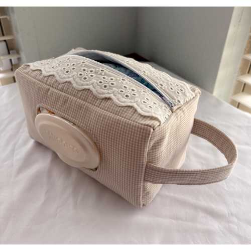 Gingham Diaper & Wipe Pouch