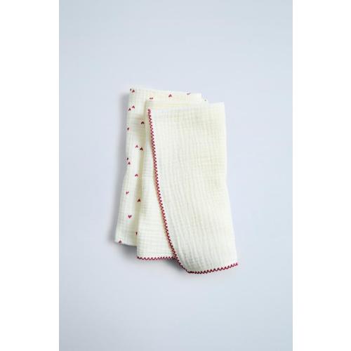 TWO-PACK OF HEART MUSLIN SWADDLES