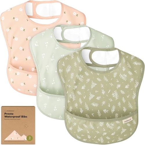 Lot de 3 bavoirs imperméables pour bébé pour manger – Bavoirs légers avec grand récupérateur de nourriture, résistants aux dégâts, essentiels de qualité alimentaire, faciles à mettre et à nettoyer