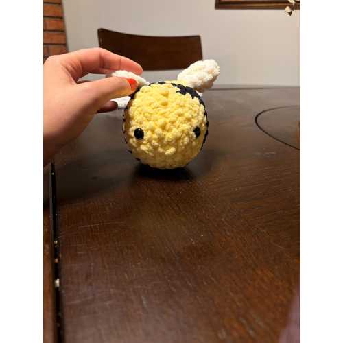 Crocheted Honeybee Plush Toy – Amigurumi Insect Decor