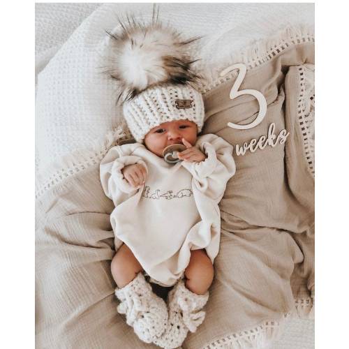 Made to order Matching set hat with baby booties, Newborn gift, Pregnancy reveal, Suade sole baby booties, Mini heart hat.Gender reveal idea