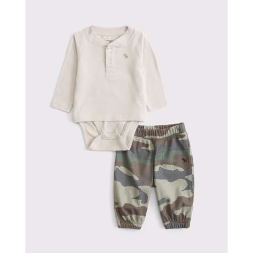 baby bodysuit and pant set