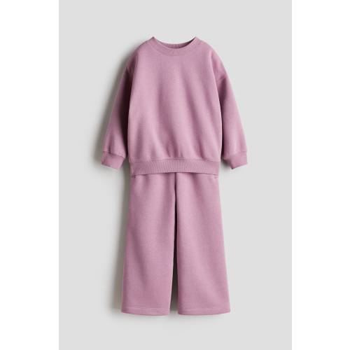 2-PIECE SWEATSHIRT AND JOGGERS SET