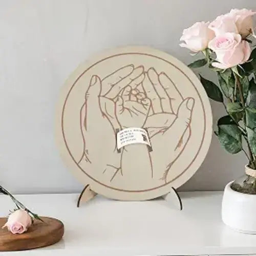 Newborn Baby Announcement Sign, Wooden Engraved Baby Birth Hospital Bracelet Holder Hello World Newborn Announcement Board Welcome Baby Shower Decor (model F)