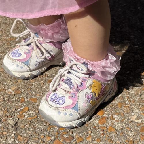 Vintage Winnie the Pooh toddler shoes, size 4. One...