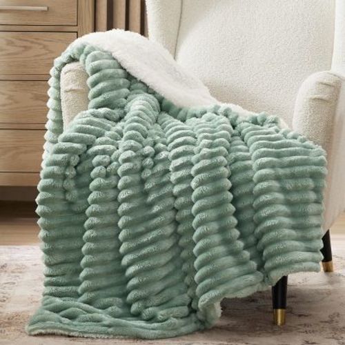 Bedsure Fleece Throw Blanket for Couch - Super Soft Cozy Fleece Thick Warm Blanket for Winter, Plush Sage Green Throw Gift for Women, 50x60 Inches
