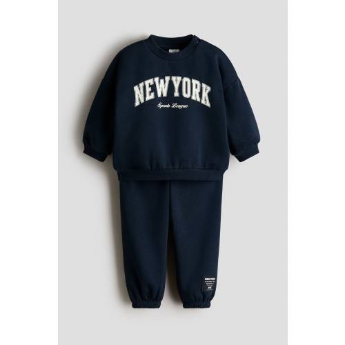 2-PIECE PRINTED SWEATSHIRT AND JOGGERS SET