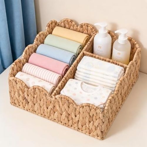 Divided Scalloped Basket,Wicker Diaper Caddy Scalloped Baske,Woven Natural Water Hyacinth Basket with 4 Dividers,Suitable for Baby Rooms, Bathrooms, Bedrooms (Beige)