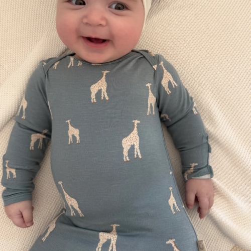 Giraffe Moss Sage Convertible Footie Pajamas | günamüna (3-6 mos)
