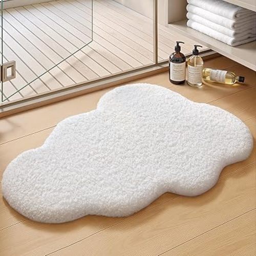 Color&Geometry White Cloud Cute Bath Mat,Non Slip Bath Mat Quick Dry Bathroom Rugs 20"x32" Absorbent Fluffy Microfiber Plush Washable Bathroom Rugs,Scalloped Bath Rug for Kids,Nursery, Floor Carpet
