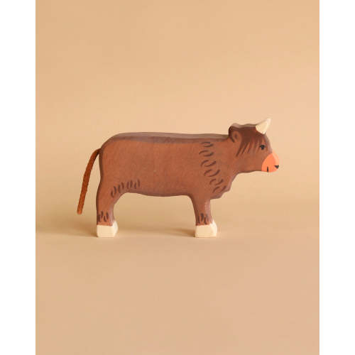 Holztiger Highland Cow, Standing