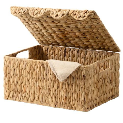 StorageWorks Scalloped Wicker Basket with Lid, Woven Water Hyacinth Basket | Rattan Storage Baskets with Scalloped Edge, Basket with Lid Decorative Storage, Woven Wicker Basket for Living Room, Bedroom