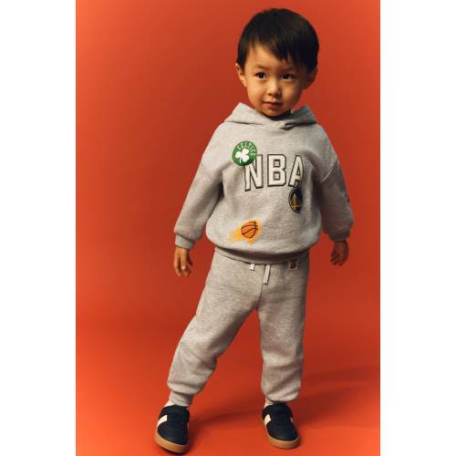 2-PIECE HOODIE AND JOGGERS SET