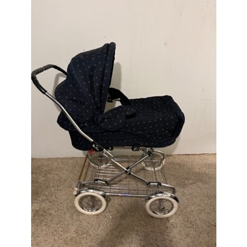 Vintage Oxford Baby Carriage and Stroller - Made in UK Dark blue ext., white int