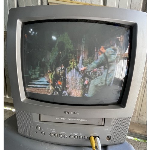 Vintage Toshiba CRT TV VCR Combo Player Retro Gaming MV13N **READ**