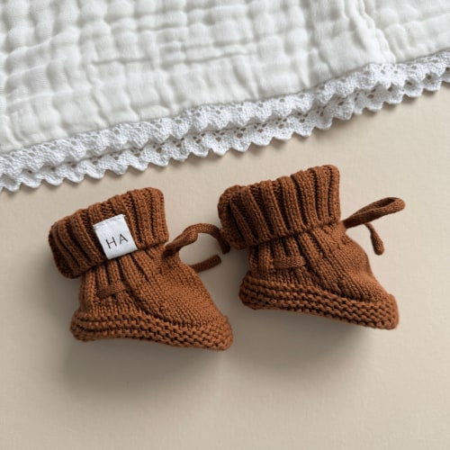 Organic Cotton Knit Baby Booties – Cinnamon