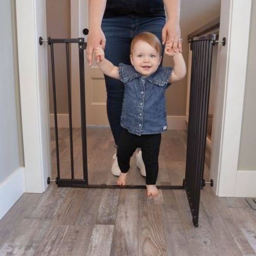 Toddleroo by North States StepSafe Auto Close Baby Gate 38" - Black