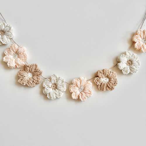 Daisy Chain Garland, Flower Bunting, Retro Baby Shower, Groovy Baby Birthday, Daisy First Birthday, Pastel Baby Shower Decorations Neutral