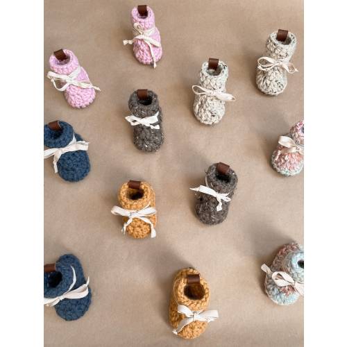 Cozy comfortable wool blend warm stay on chunky baby crochet booties
