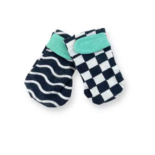 Lovevery Black & White Mittens