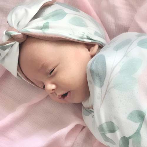 RUCHED BEANIE WITH BOW