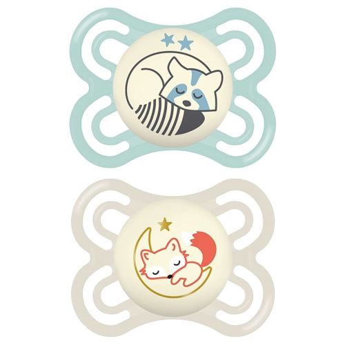 MAM Perfect Night Tétines (2 tétines et boîte de stérilisation), tétine MAM avec tétine en silicone souple, phosphorescentes, essentiels pour bébé, garçon, 0 à 6 mois