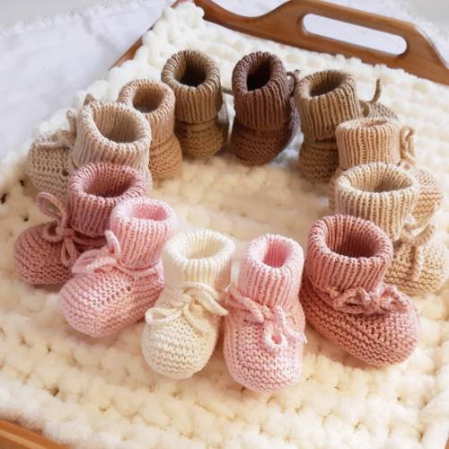 Knitted baby booties, gender neutral baby, baby announcement, newborn crib shoes, postpartum gift, pregnant mom gift, for pregnant friend