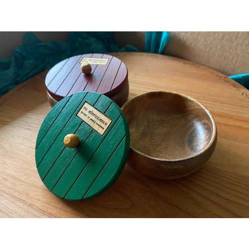 Acacia Wood Bowls with Laser-Engraved Hobbit Door Lids – A Touch of the Shire for Your Table**