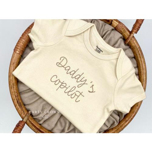 Embroidered Daddy’s Copilot Bodysuit Hand Stitched • Pilot Baby Gift • Pregnancy Announcement • Baby Copilot on the way • Baby Shower Gift