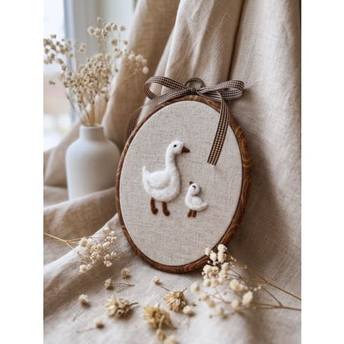 Handmade Needle Felted Mom and Baby Goose Wall Art, Personalized Nursery Name Sign, Mother’s Day Gift for New Mom, Custom Goose Family Decor