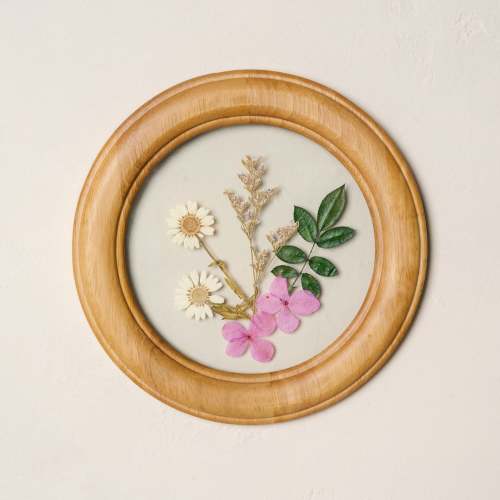 Pressed Botanicals in Wood Frame – Magnolia