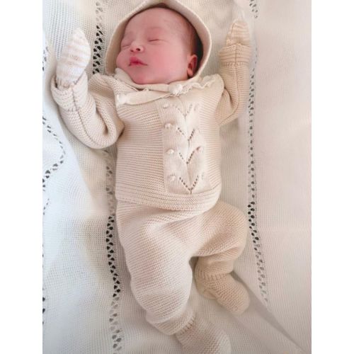 Espiga pattern baby knitted set with Peter Pan collar in Sand