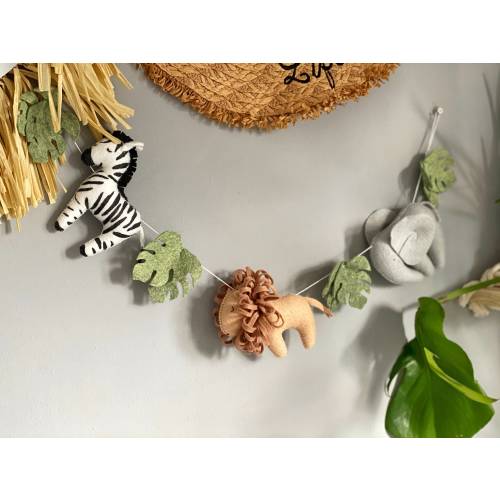 Safari animals felt garland, nursery wall decor garland with elephant, giraffe, lion, zebra, sloth, safari nursery wall decor