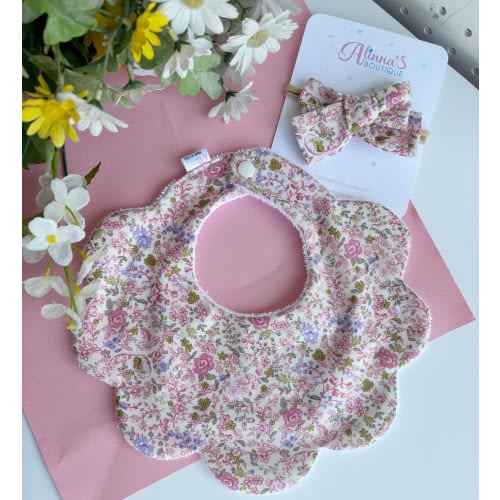 Floral bib and bow set for baby girl, scalloped baby bib, newborn baby shower gift, baby girl gift box, personalized baby bib and bow