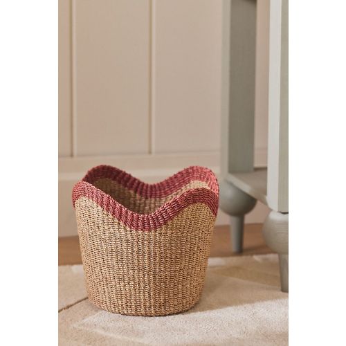 Genevieve Scalloped Woven Bin