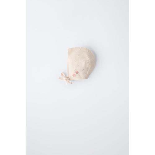 CONTRAST EMBROIDERED FLOWER KNIT BONNET - Mid-ecru | ZARA United States