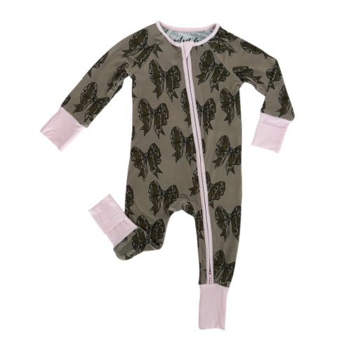 Livi Littles Bamboo Zipper Pajama - Mossy Oak® Original Bottomland® Bows - Bamboo Zipper Pajama - Mossy Oak® Original Bottomland® Bows
