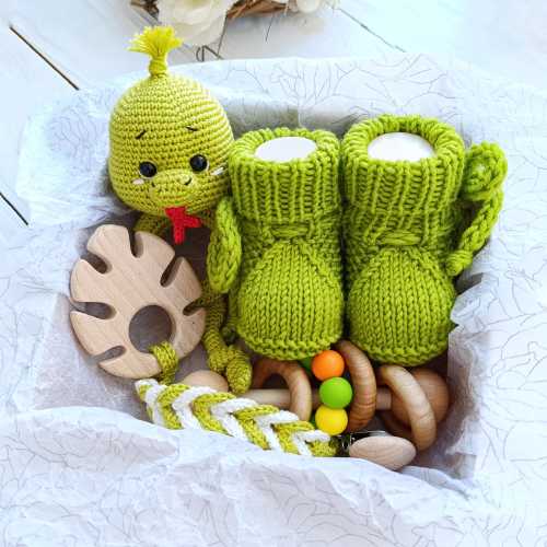 Snake baby gift Congratulations Pregnancy gift box Crochet Snake baby rattle toy & booties set Green Baby shower gift set for future parents