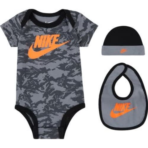 Camo Bodysuit, Beanie & Bib Boxed Set