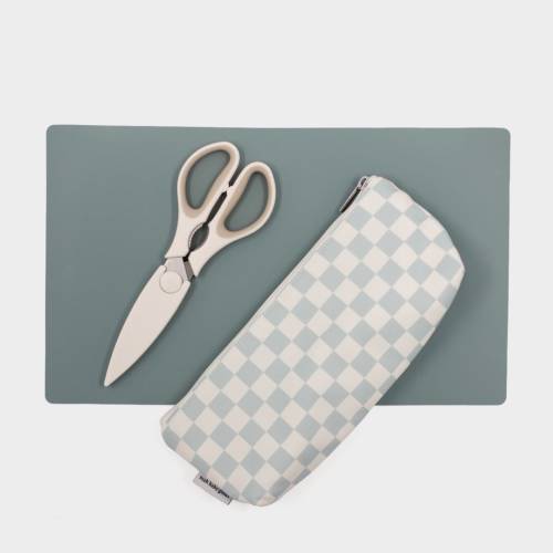 Restaurant Bag with Silicone Placemat and Food Scissors