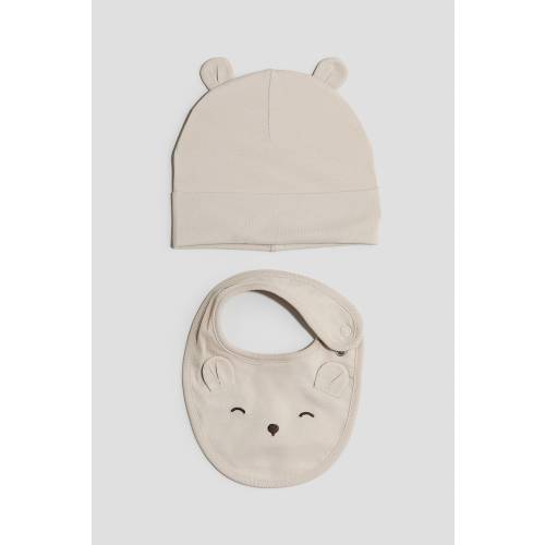 2-PIECE BEANIE AND BIB SET