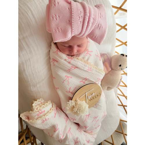 Bow pattern lace edge muslin swaddle